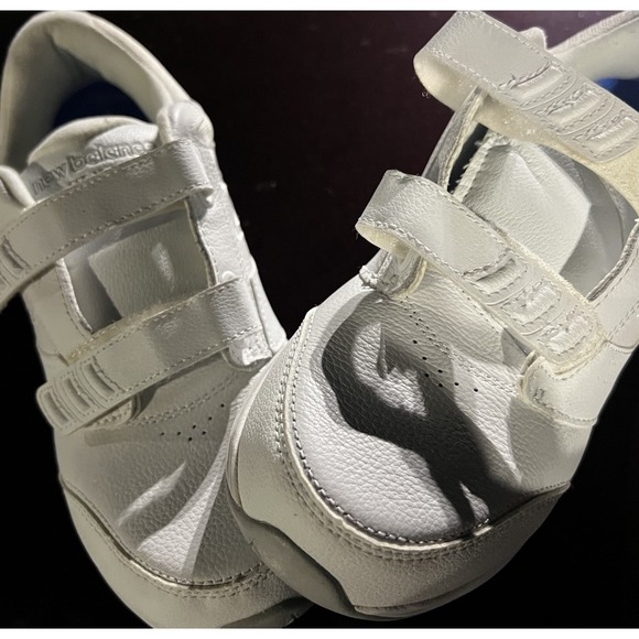 New Balance 928v2 Men's Walking All White Sneaker Size 9.5 Leather WW928HW2 - Picture 3 of 9